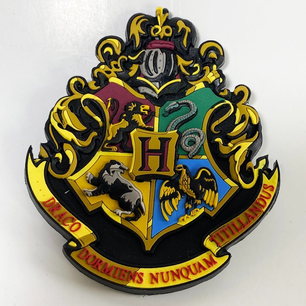 Harry Potter Hogwarts Crest Magnet Universal Stud.